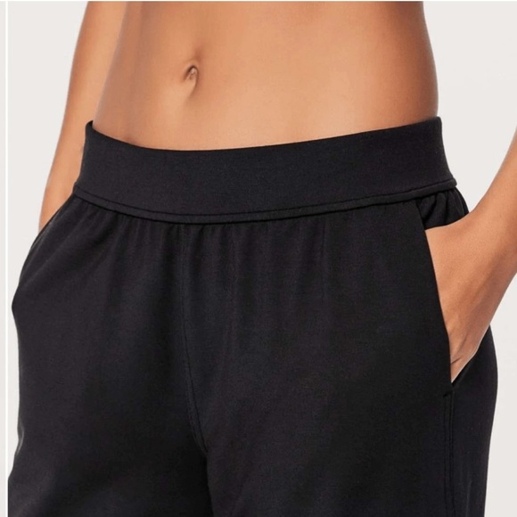 Lululemon Black Twisted & Tucked Pants, Size 2 - Picture 3 of 8